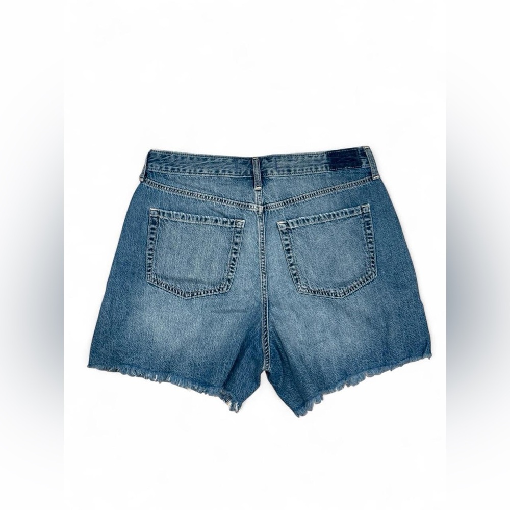 NWT Hollister Ultra High-Rise Vintage Relaxed Ripped Denim Shorts SZ 31 - Picture 4 of 7